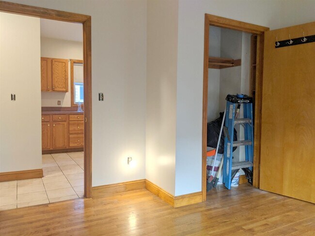 Building Photo - 12 Fenwick St