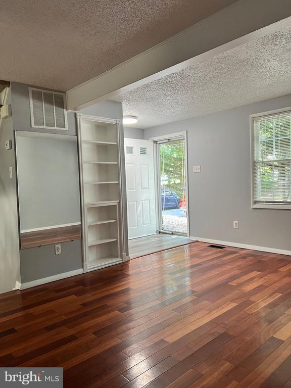 Building Photo - 8156 Dark Den Cir