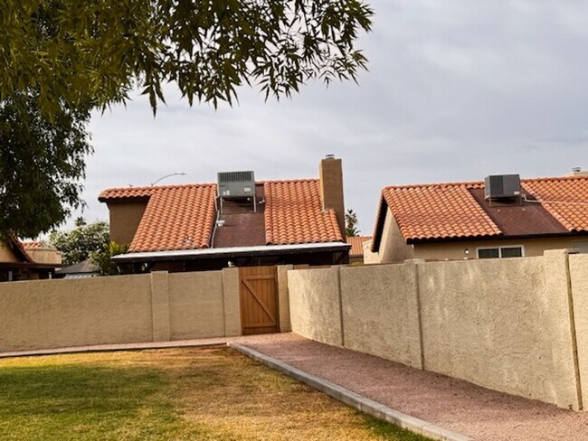 Building Photo - 2+ Mesa Rental