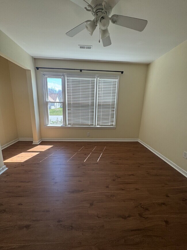 Building Photo - "Charming 3-Bedroom Retreat with Fireplace & Hardwood Floors in Fletcher, NC"