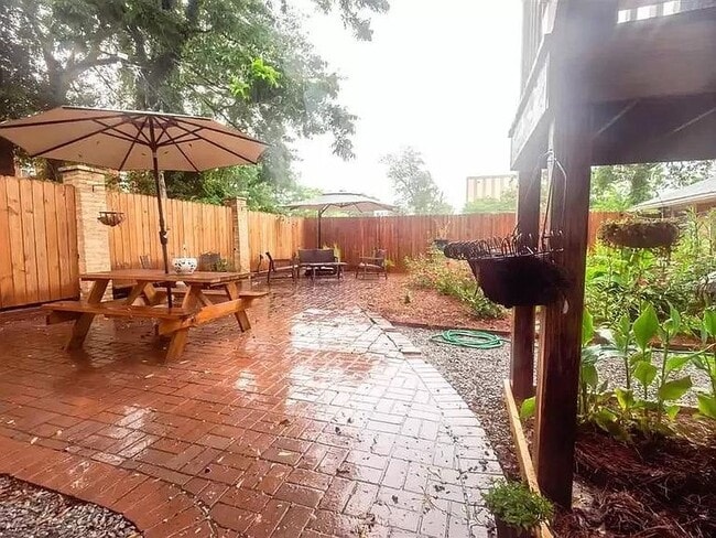 Building Photo - 814 N Congress St