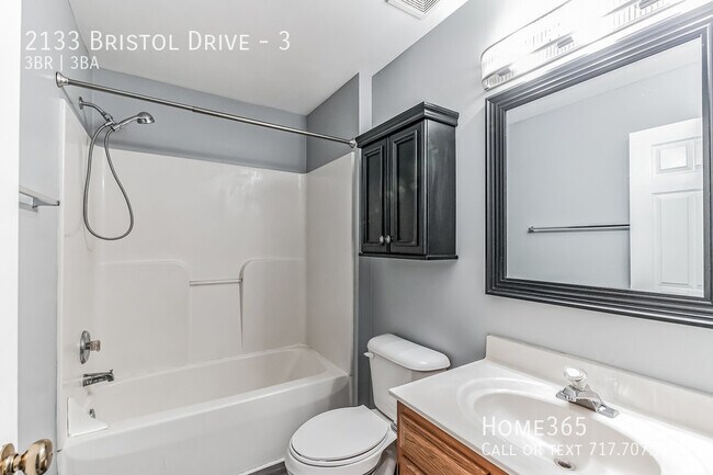Building Photo - Three Bedroom Townhome Avington Park Commu...