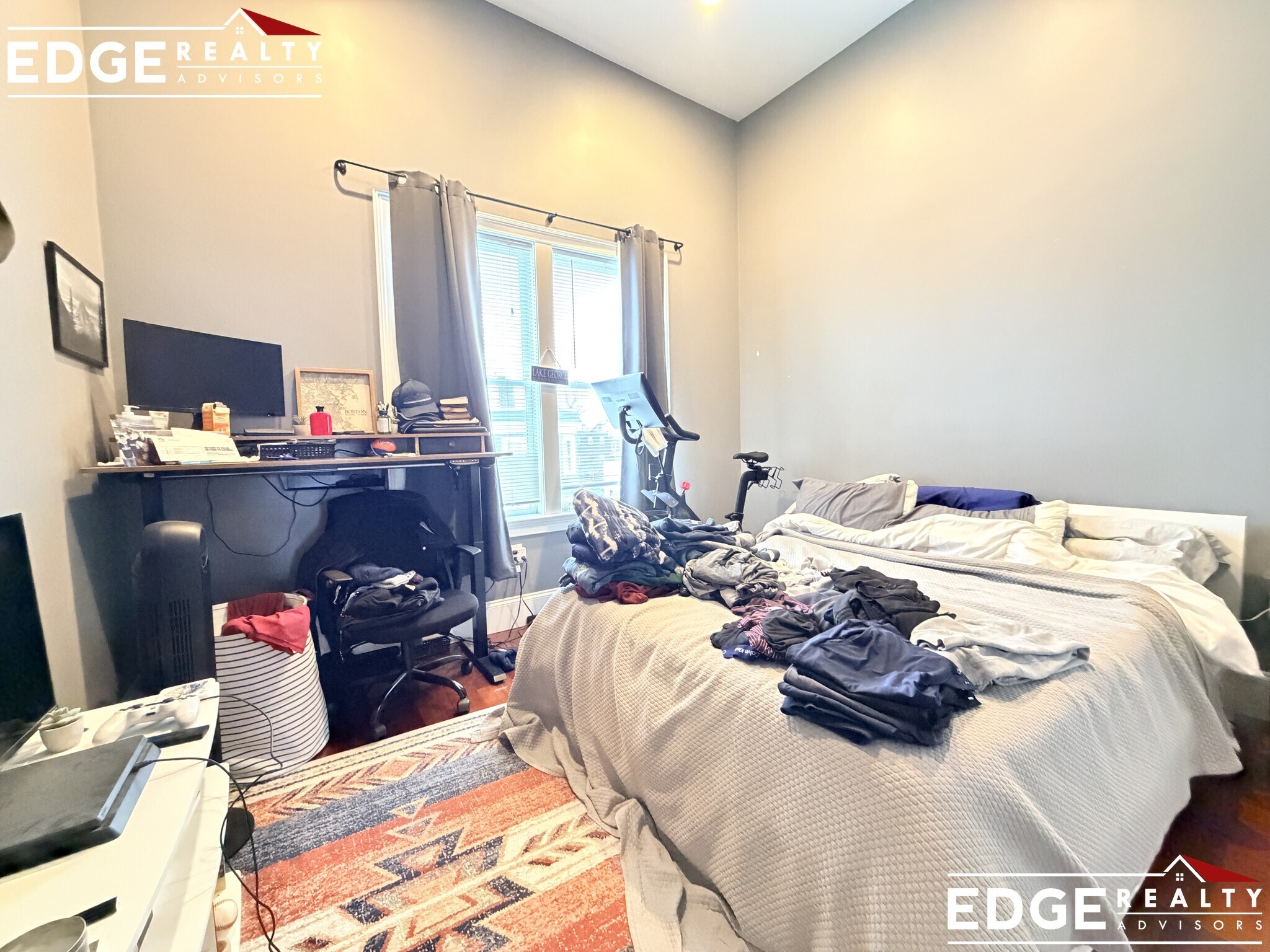 Building Photo - 642 E 3rd St