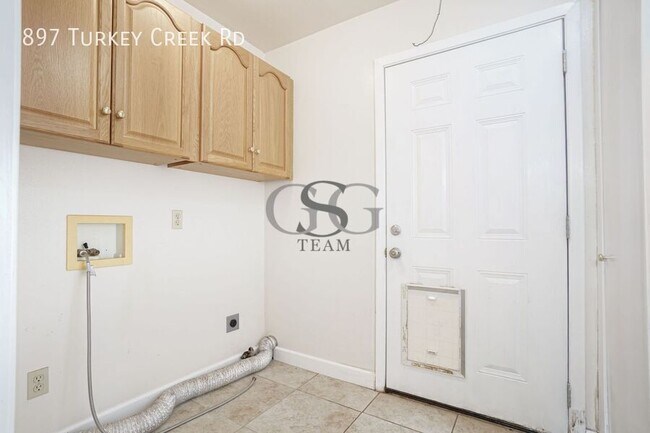 Building Photo - 897 Turkey Creek Rd