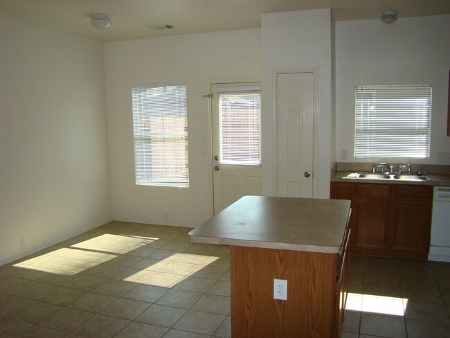Building Photo - 23855 Pebworth Pl