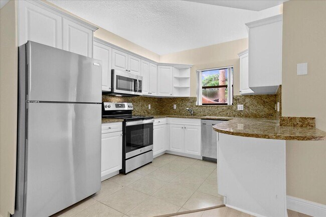 Building Photo - 41 Uno Lago Dr