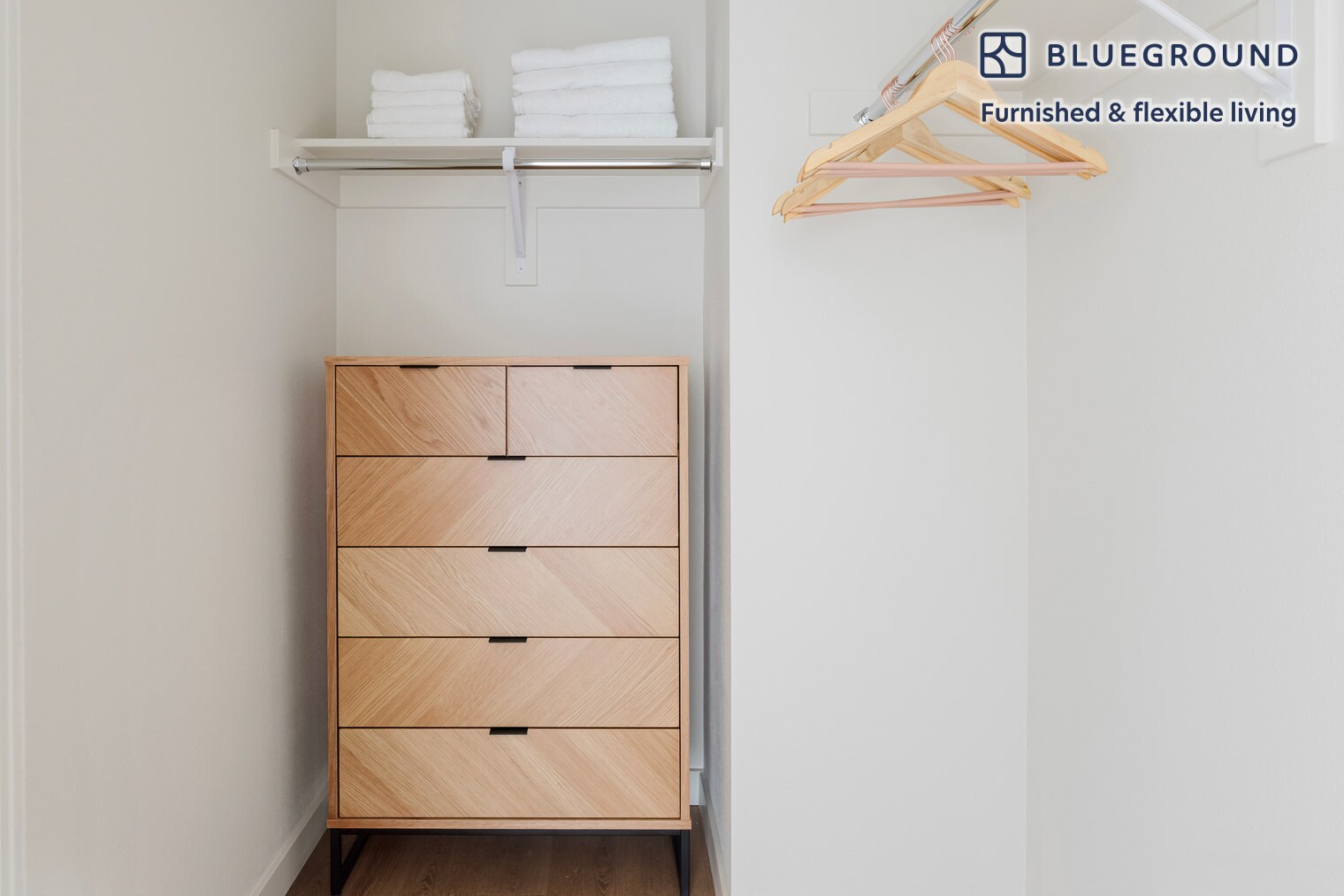 Building Photo - 2333 Calle Del Mundo