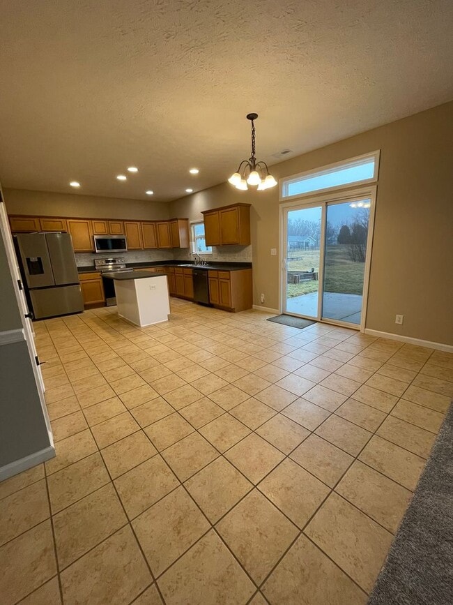 Building Photo - Beautiful 4 Bedroom Single Family Home - Harrison School District