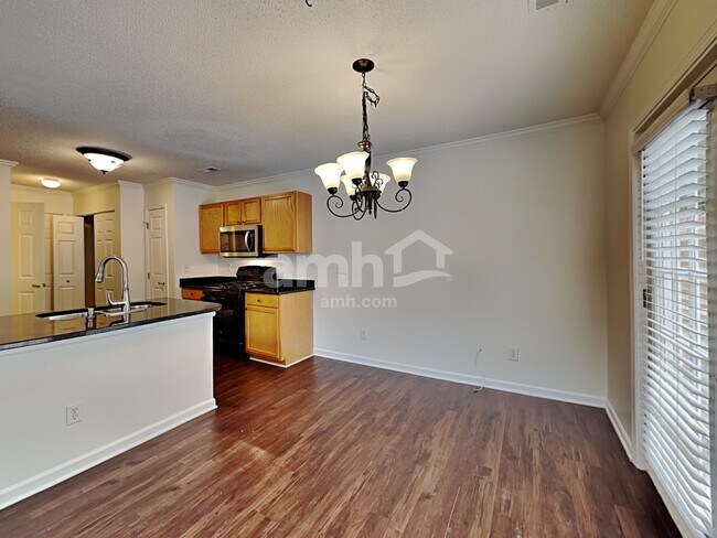 Building Photo - 1717 Beacon Valley Dr