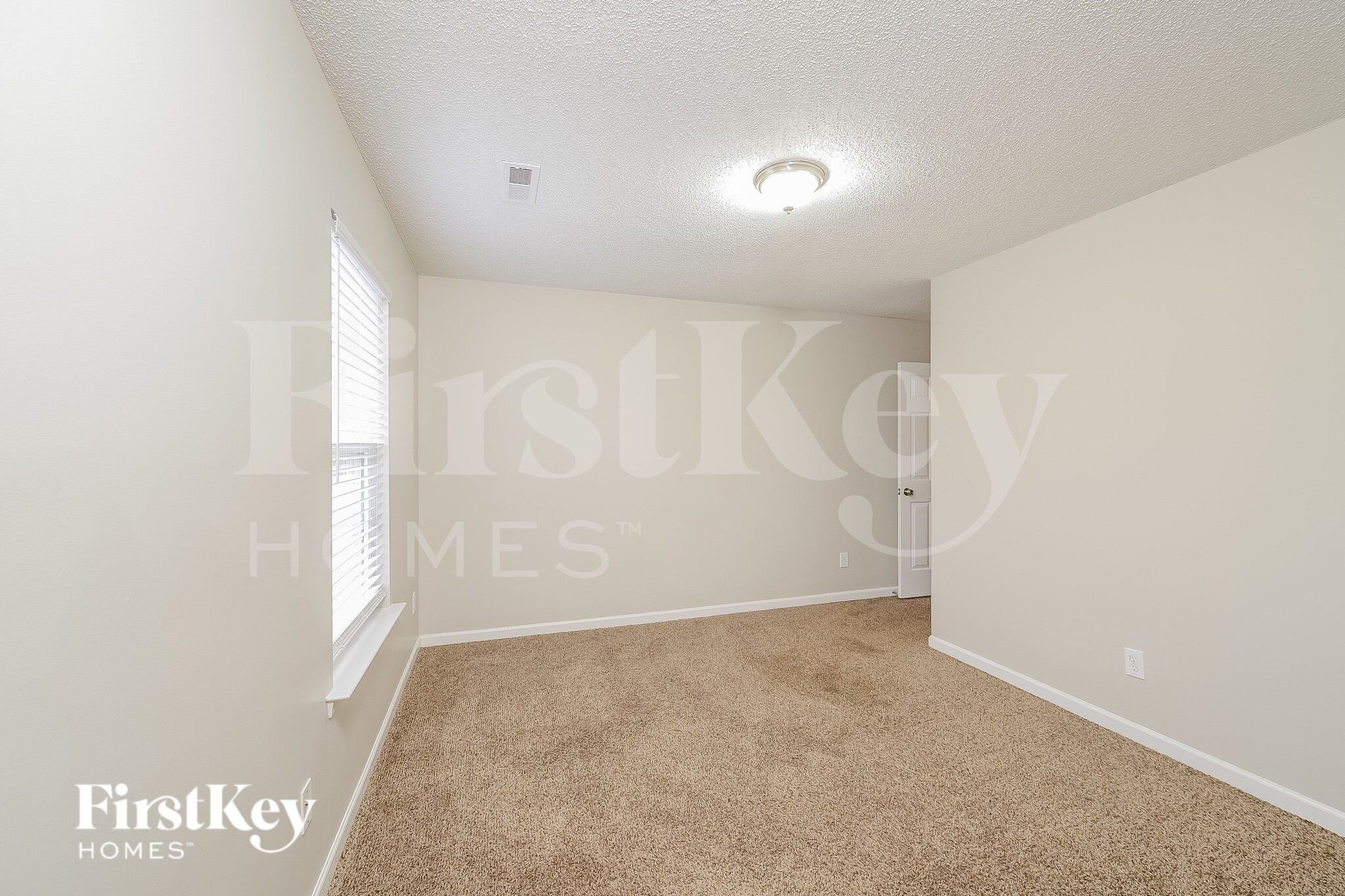 Building Photo - 6052 Glen Way Dr