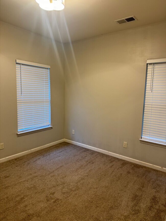 Building Photo - Price reduced!!