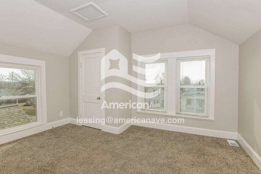 Building Photo - 3665 Robert Ave