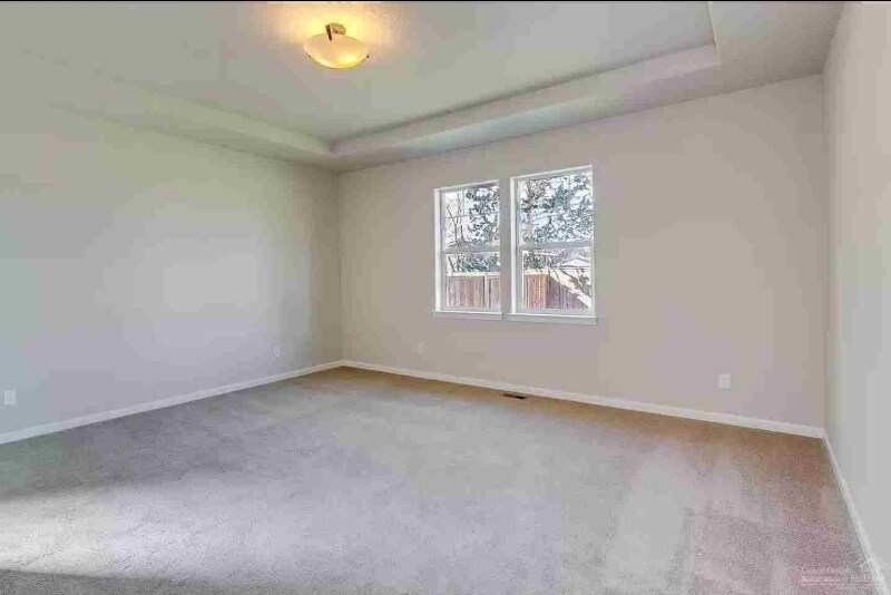 Building Photo - 629 NW Rimrock Dr