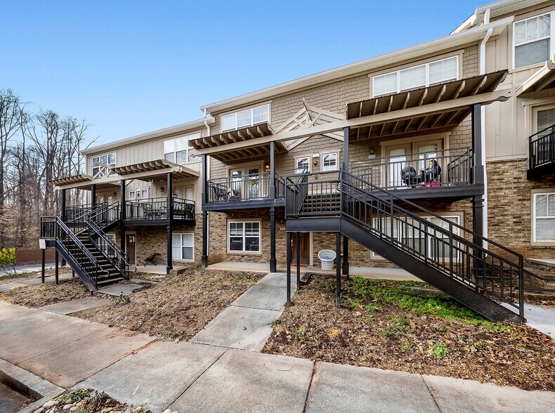 Building Photo - 3831 Cherokee Woods Way