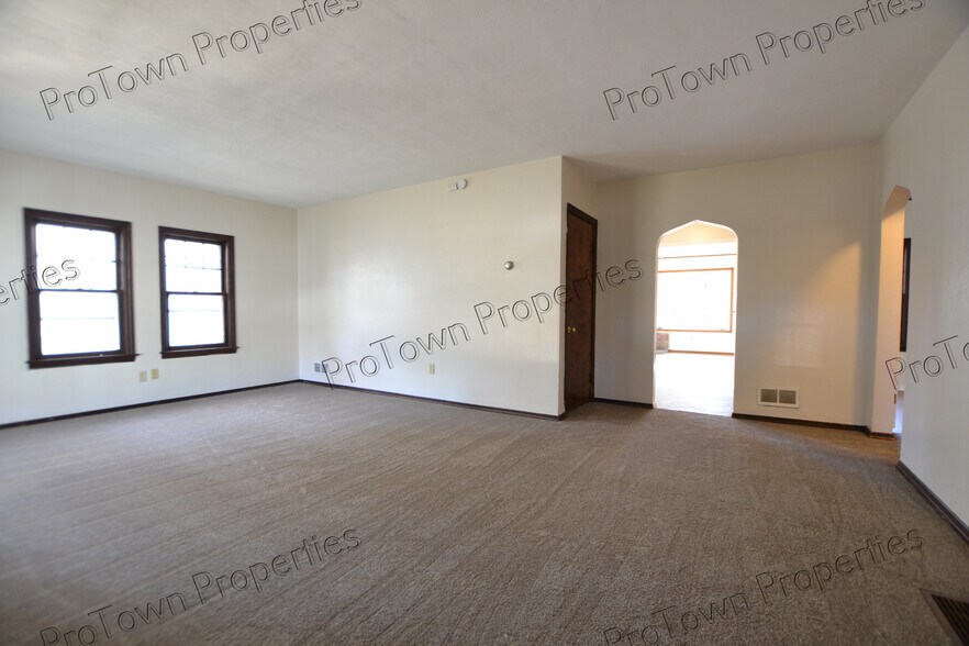 Building Photo - 719 Cowles Ave