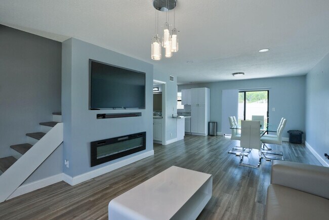 Building Photo - 6052 Lace Wood Cir