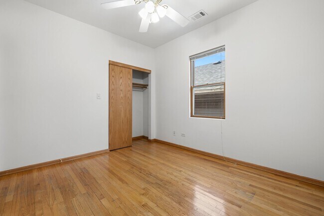 Building Photo - 613 W 43rd Pl
