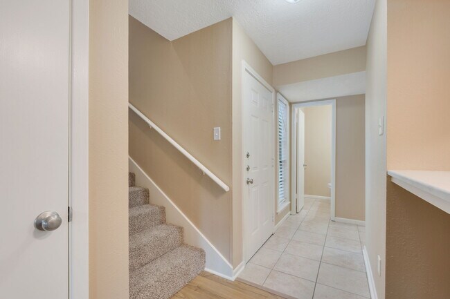 Building Photo - 2533 Cross Timbers Dr