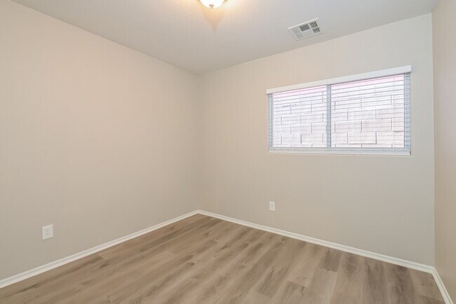 Building Photo - 176 Sandhill Crane Ave