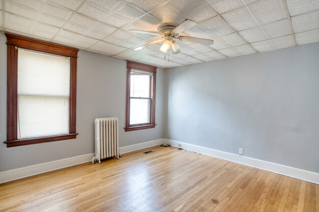 Building Photo - 226 Ledgeside Ave