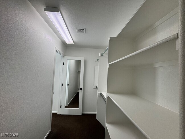 Building Photo - 9501 Ironsend St