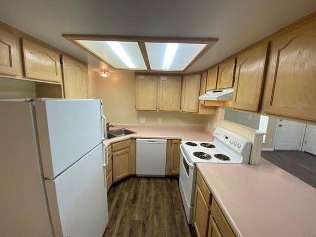 Building Photo - 3 bed, 2 bath Twin Home