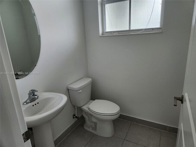 Building Photo - 1776 SE 27th Rd