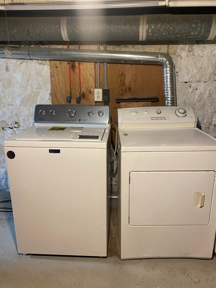 Basement washer and dryer - 1374 Neil Ave