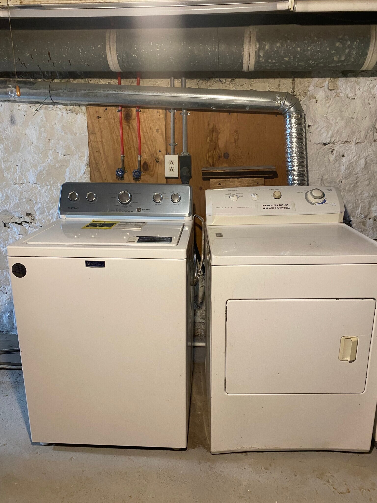 Basement washer and dryer - 1374 Neil Ave