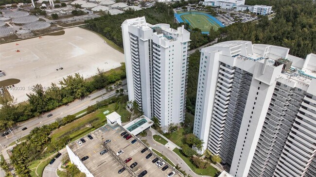 Building Photo - 15051 Royal Oaks Ln