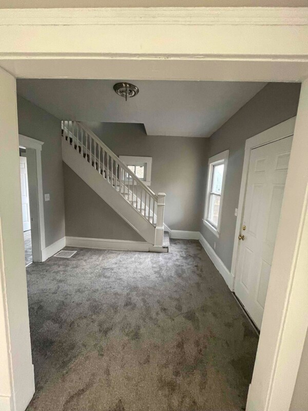 Building Photo - 602 E 99th St