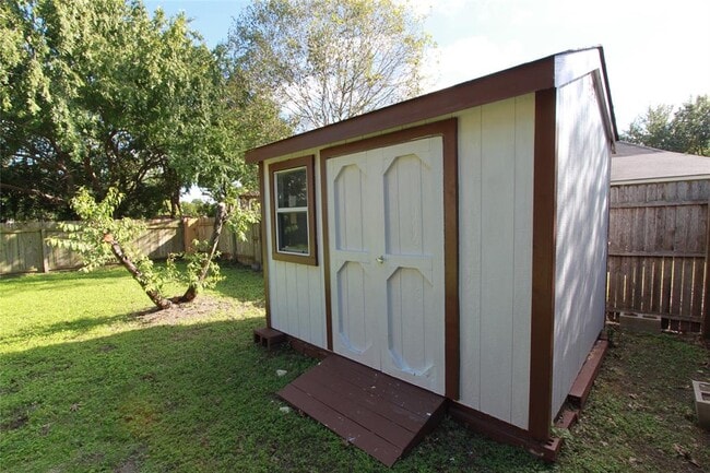 Building Photo - 3309 Kissman Dr