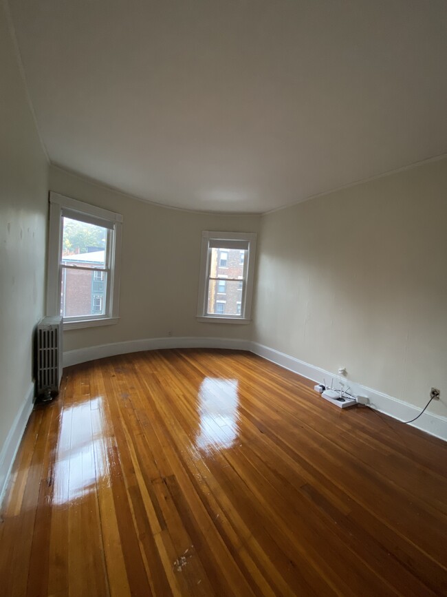 Building Photo - 1595 Beacon St