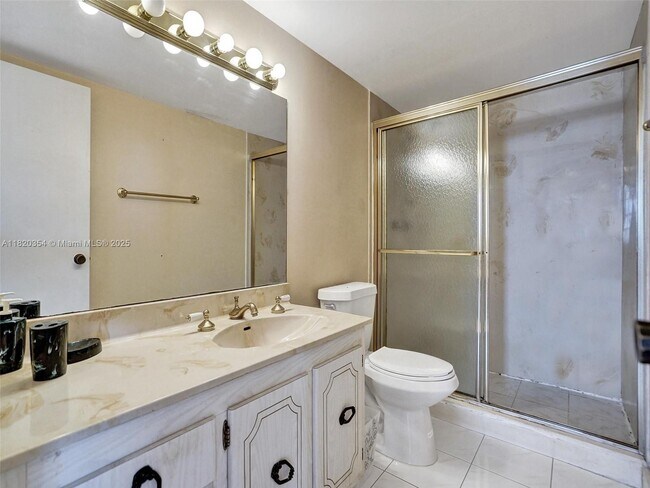 Building Photo - 1833 S Ocean Dr