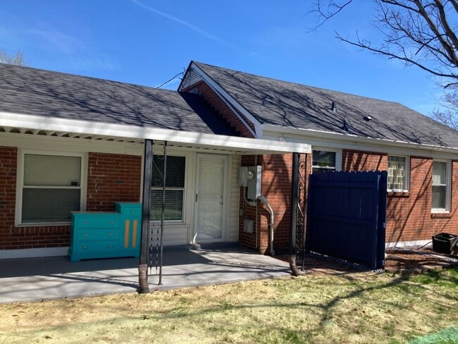 Building Photo - Ranch Home Close to Shelby Bottoms Greenway