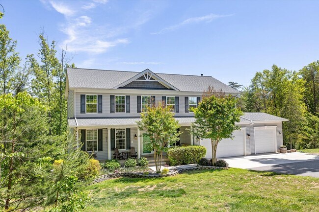 Building Photo - Gorgeous 5 Bed 3.5 Bathroom in Stafford, VA