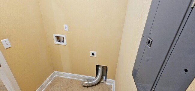 Building Photo - 181 Water Oaks Loop