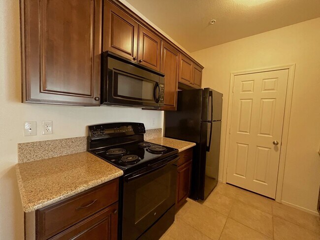 Building Photo - 3550 Bay Sands Dr