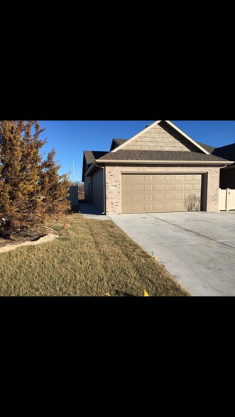 Building Photo - 2846 E 45th Ct N