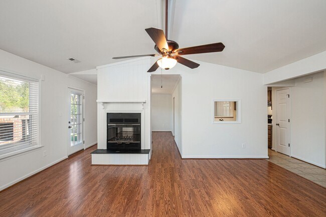 Building Photo - Beautiful Ranch in Pine Meadows | Water View