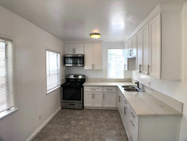 Building Photo - 4080-4084 Leimert Blvd (On sale)
