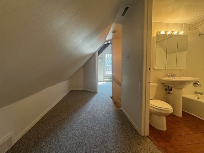 Building Photo - 941-943 St. James Street