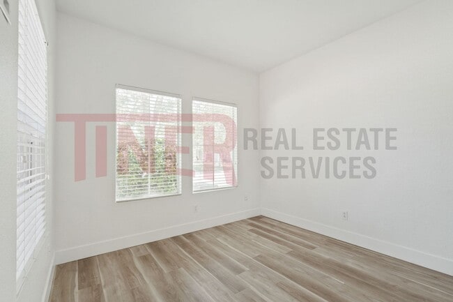 Building Photo - 2075 Larkflower Way