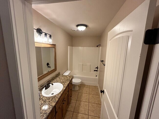 Building Photo - 1432 Falcon Dr