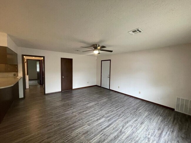 Building Photo - 1412 Rebecca Ln