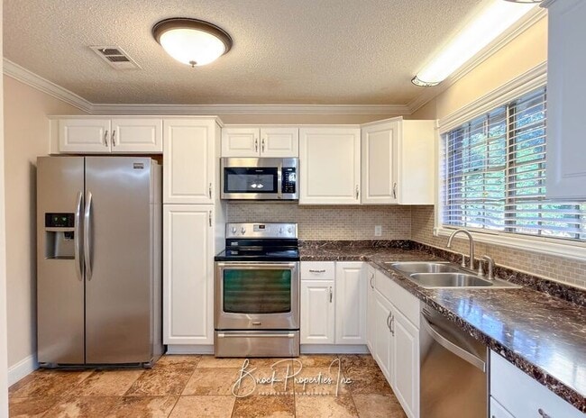 Building Photo - 7865 Apollo Dr