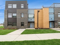 Building Photo - Luxurious 3-Bedroom, 2-Bathroom Townhouse – Des Moines