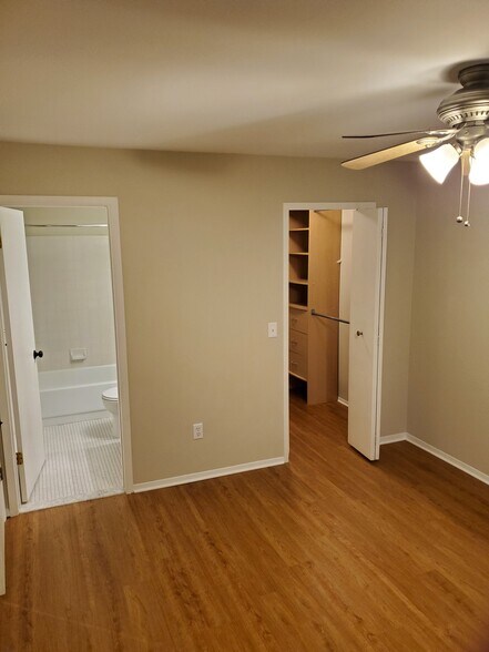 Master bath and walk in closet - 27230 Evergreen Rd