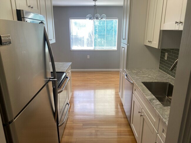 Building Photo - 666 Oakland Ave