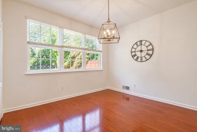 Building Photo - 12 Scarlet Oak Dr